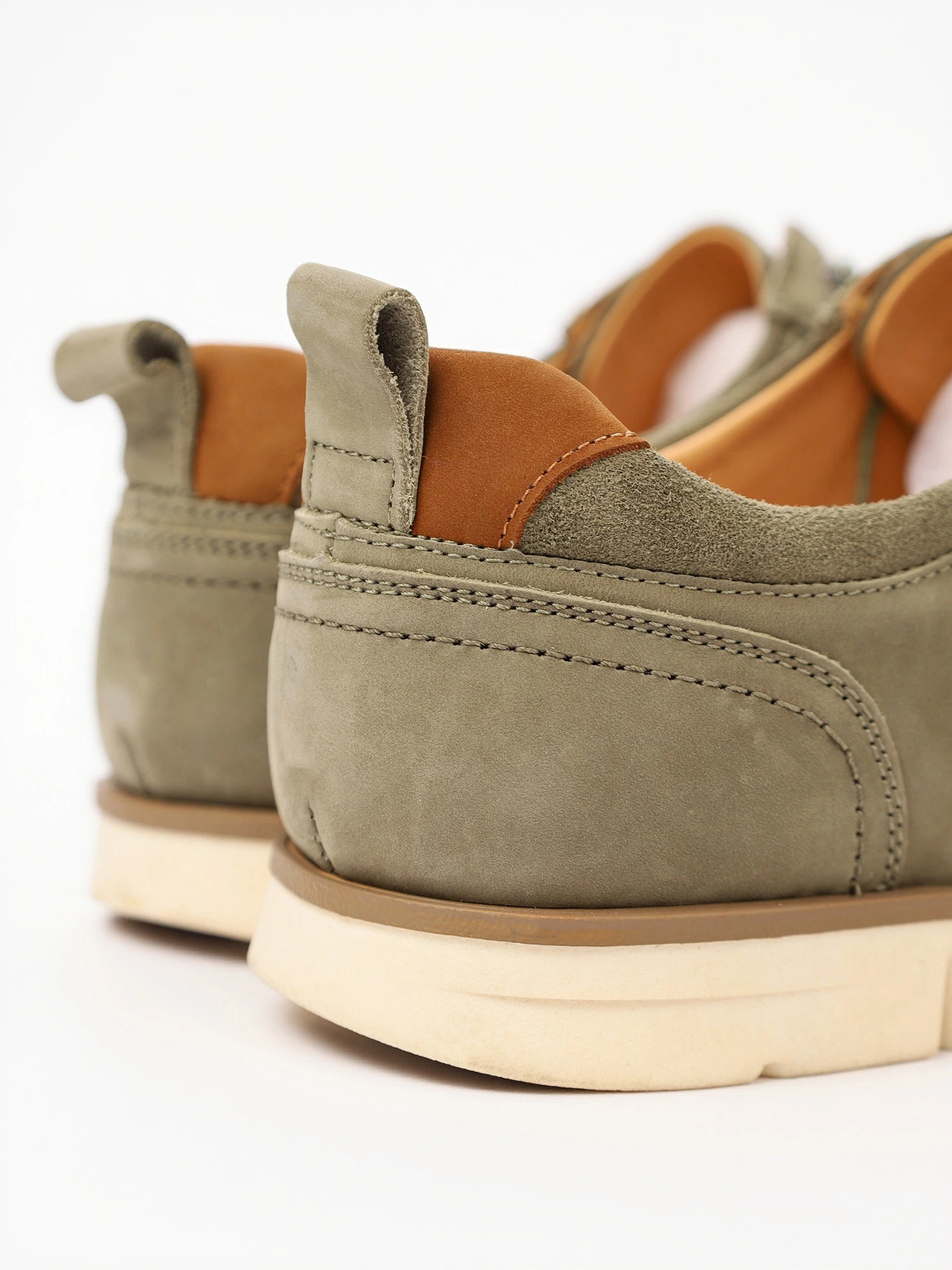 Туфли-дерби зеленого цвета со шнуровкой